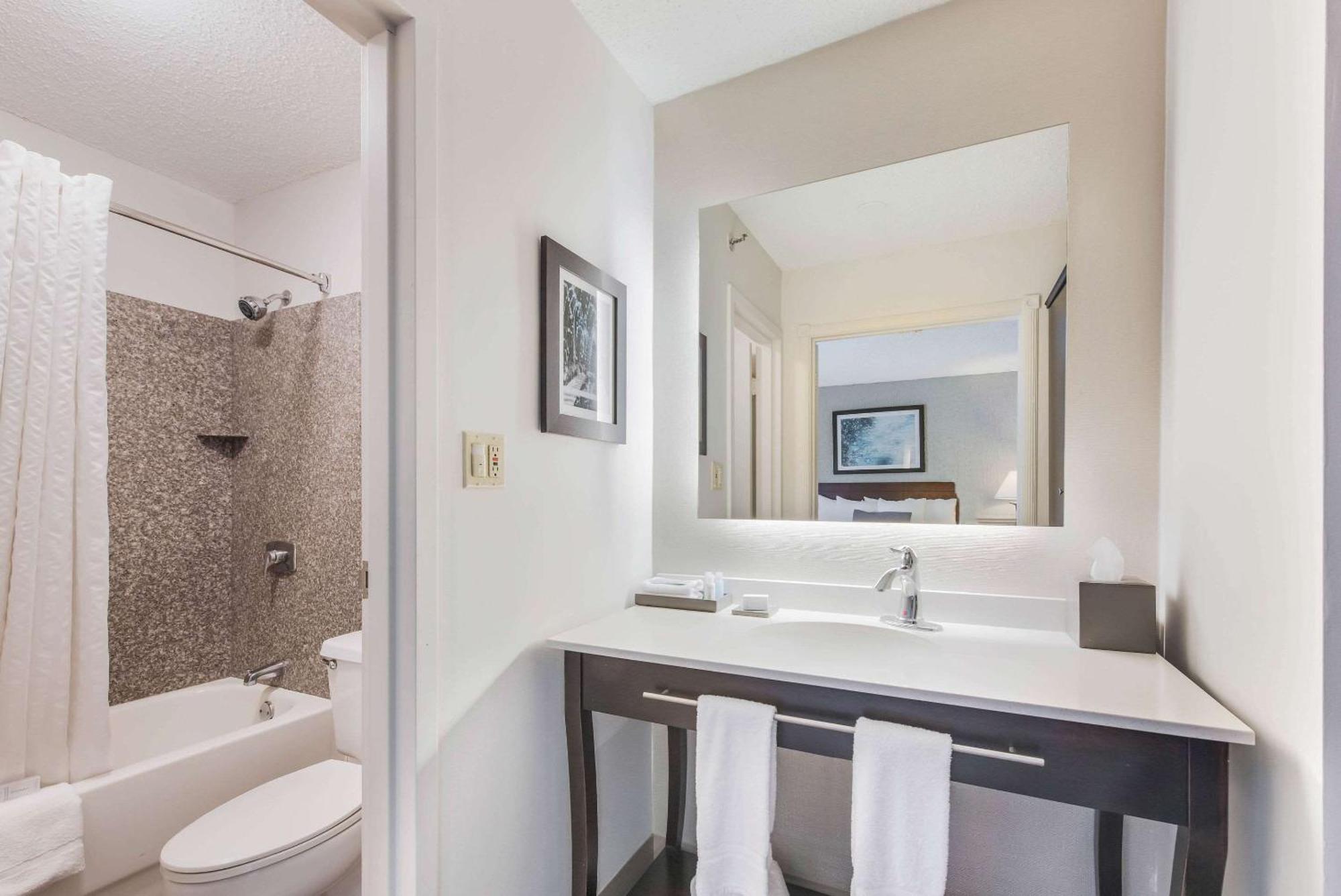 The Blu Hotel Blue Ash Cincinnati, Ascend Hotel Collection Kültér fotó